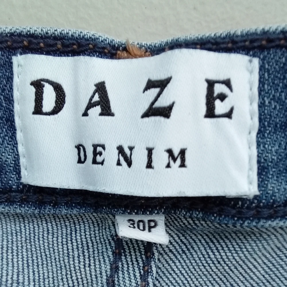 DAZE Denim Women's High-Rise Straight Leg Light Wash Jeans - Size 30P - Picture 8 of 9